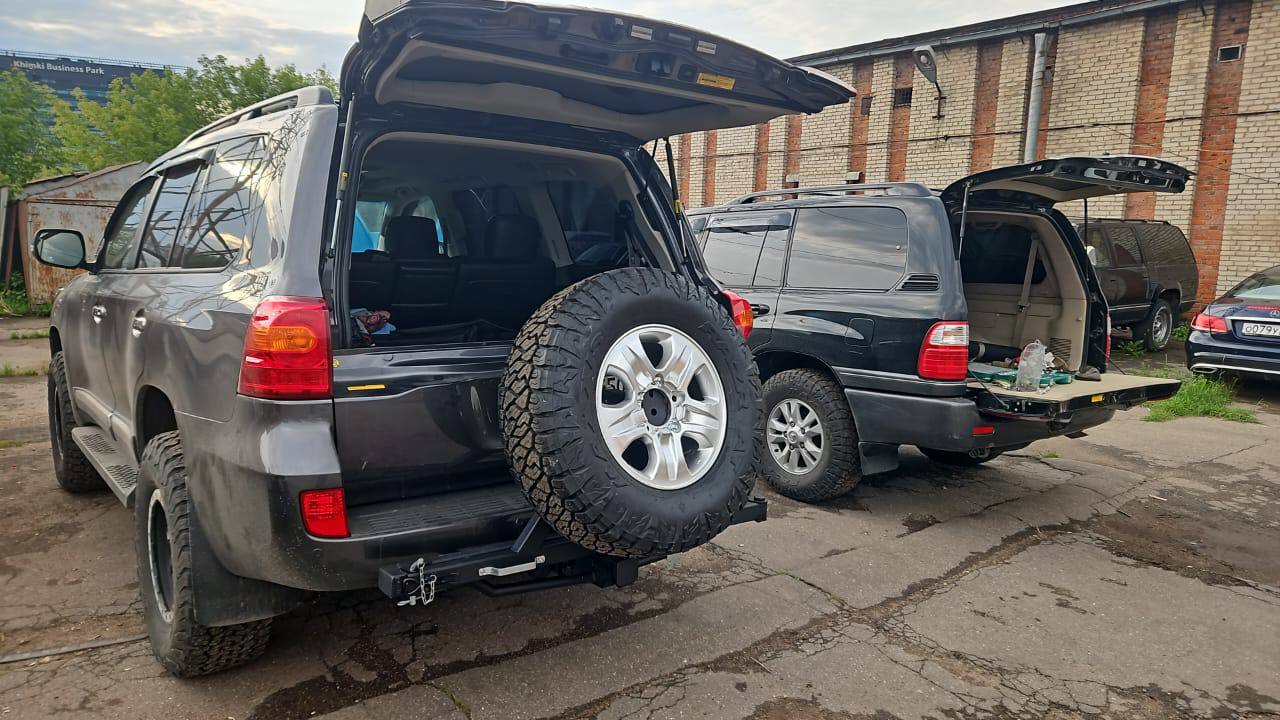 Кронштейн запасного колеса на Toyota Land Cruiser